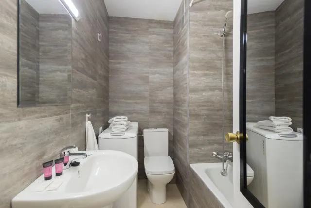  Apartamentos Vaquers 3000 - picture  : Bathroom,Bathroom,Property 