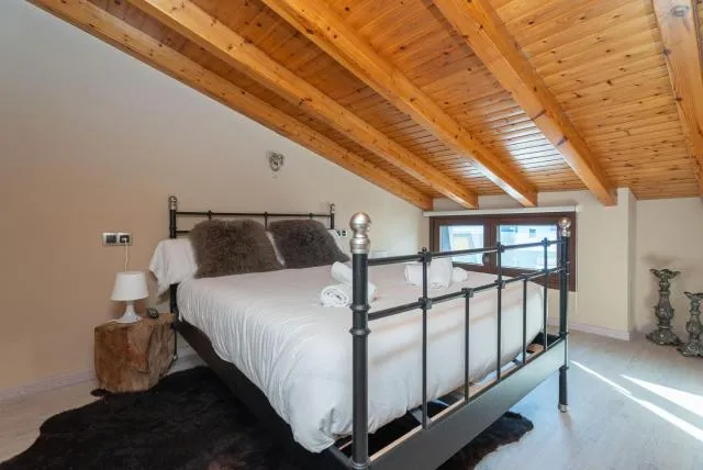  Apartamentos Vaquers 3000 - picture  : Bed,Bedroom,Property 