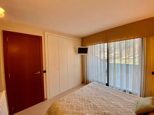  PROBER_SISCARO - picture  : TV/entertainment centre,Bed,Bed,TV and multimedia,Photo of the whole room,Bedroom,Property,Room 