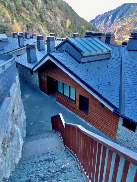  PROBER_SISCARO - picture  : Shower,Facade/entrance,Property building,Mountain view,Property 