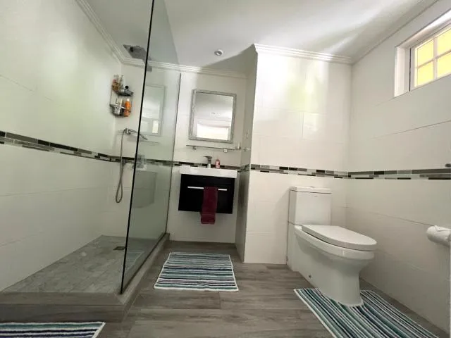  Rockley Golf 810 is a 2 bedroom, 2 Bathroom 1st floor Apartment with pool - picture  : Bathroom,Bathroom,Property 