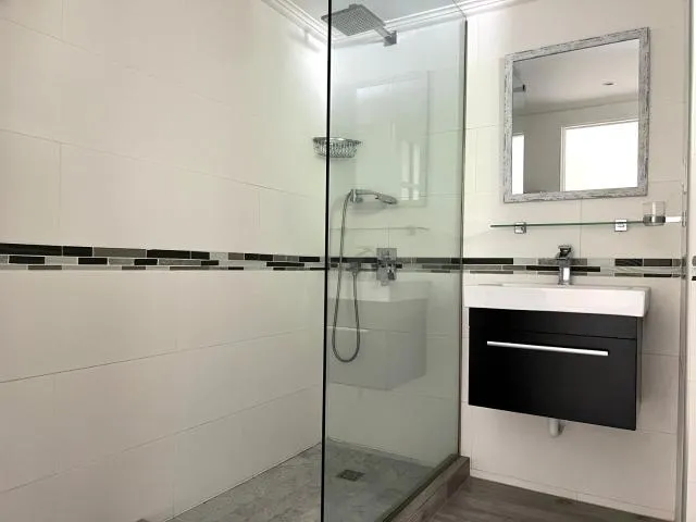  Rockley Golf 810 is a 2 bedroom, 2 Bathroom 1st floor Apartment with pool - picture  : Bathroom,Bathroom,Property 