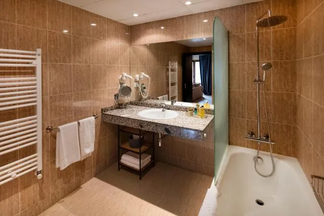  Apartaments Sant Bernat - photo  : Salle de bain,Salle de bain,Propriété 