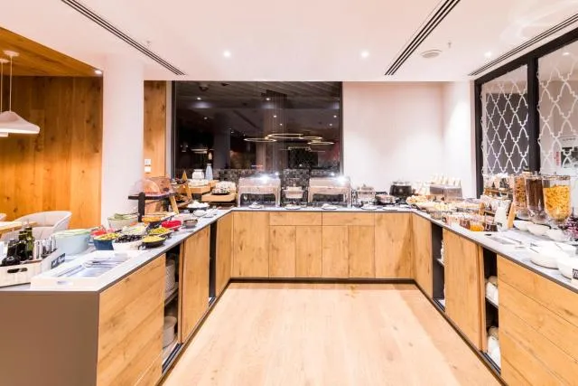  Best Western Plus Congress Hotel Yerevan - picture  : Toilet,Breakfast,Property 