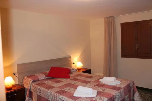  Apartaments Turístics Vilaró - picture  : Bed,Bedroom,Property 