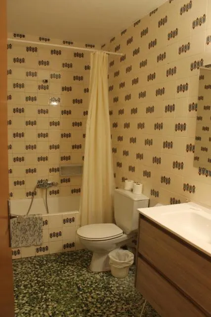  Apartaments Turístics Vilaró - picture  : Bathroom,Bathroom,Property 