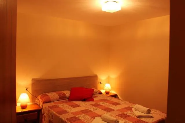  Apartaments Turístics Vilaró - picture  : Bed,Bedroom,Property 