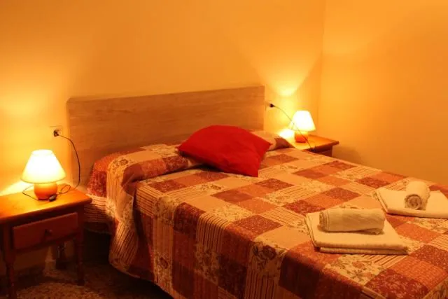  Apartaments Turístics Vilaró - picture  : Bed,Bedroom,Property 