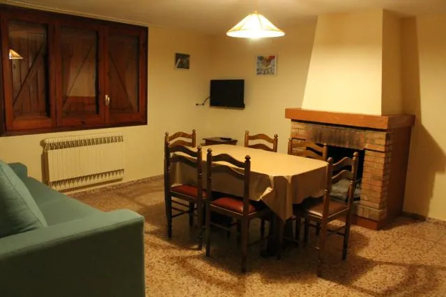  Apartaments Turístics Vilaró - picture  : Toilet,Living room,Dining area,Property 