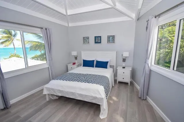  Siboney Beach Club - picture  : Bed,Bedroom,Garden view,Property 