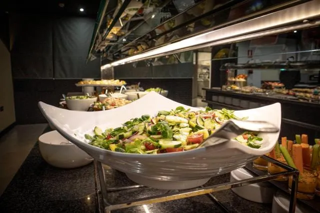  Hotel Roc Meler - picture  : Restaurant/places to eat,Dinner,Property 