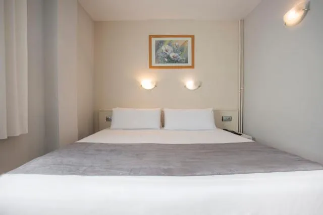  Hotel Camel lot - picture  : Bed,Bed,Bedroom,Property,Room 