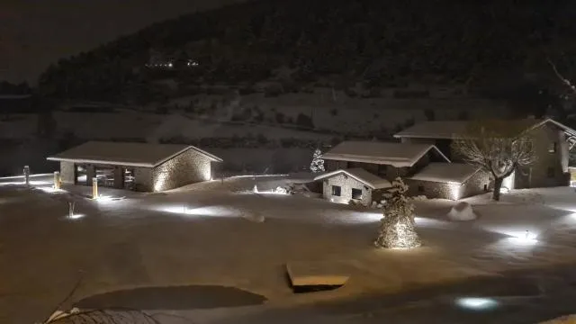  Les Pardines 1819 Mountain suites & SPA - picture  : Shower,Property building,Property building,Property 