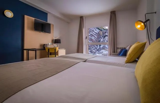  Hotel Roc Meler - picture  : Bed,Photo of the whole room,Room 