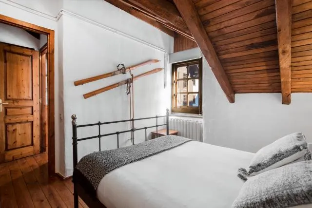  La Pleta Del Tarter Apartments - picture  : Bed,Photo of the whole room,Room 