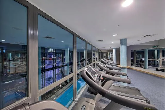  InterContinental Warszawa, an IHG Hotel - picture  : Swimming pool,Fitness centre/facilities,Property 
