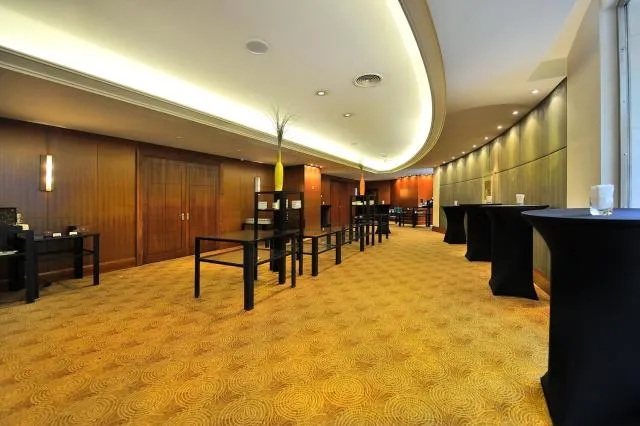  Regent Warsaw Hotel - picture  : Toilet,Business facilities,Banquet/Function facilities,Property 
