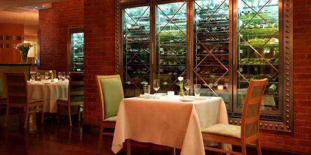  Regent Warsaw Hotel - picture  : Toilet,Restaurant/places to eat,Property 