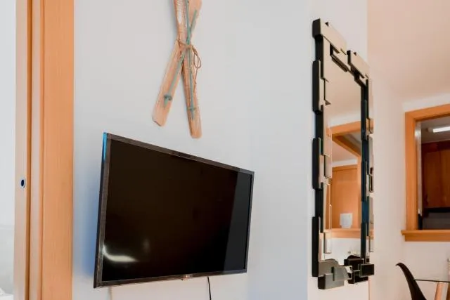  Apartaments Ashome - picture  : TV/entertainment centre 