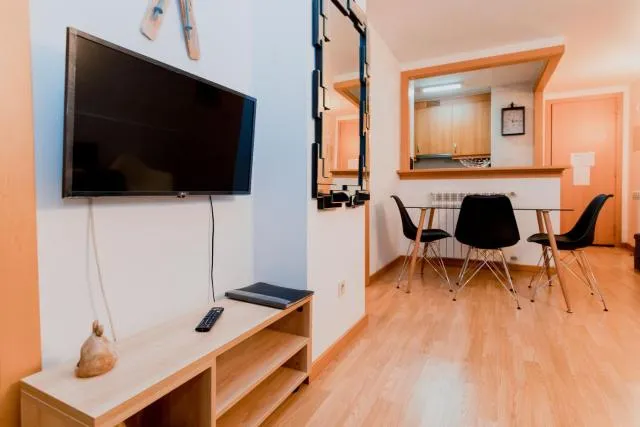  Apartaments Ashome - picture  : TV/entertainment centre 