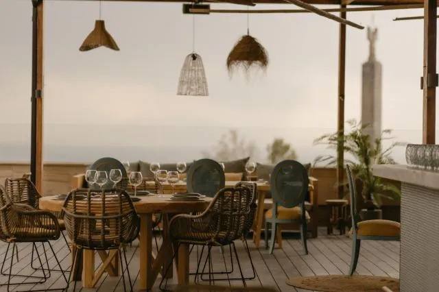  Radisson BLU Hotel Yerevan - picture  : Toilet,Restaurant/places to eat,Lounge or bar,Sunset,Property 