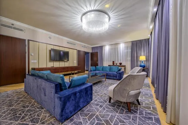  InterContinental Warszawa, an IHG Hotel - picture  : Seating area,Photo of the whole room,Room 