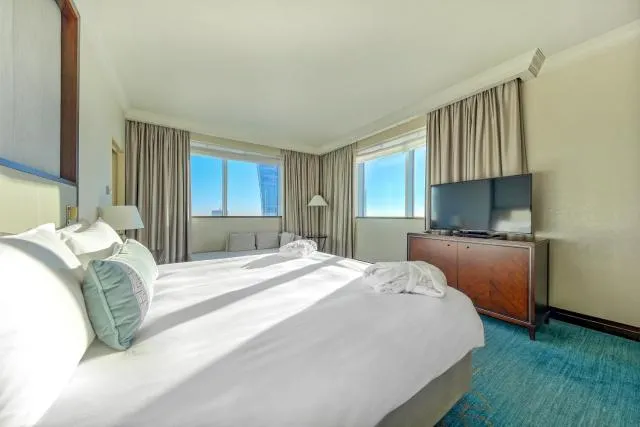  InterContinental Warszawa, an IHG Hotel - picture  : Bed,Photo of the whole room,Room 