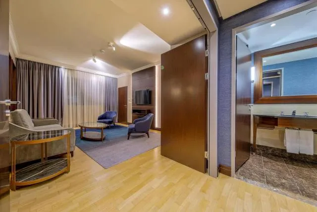  InterContinental Warszawa, an IHG Hotel - picture  : Seating area,Bedroom,Property 