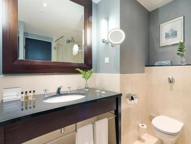  InterContinental Warszawa, an IHG Hotel - picture  : Bathroom,Photo of the whole room,Room 