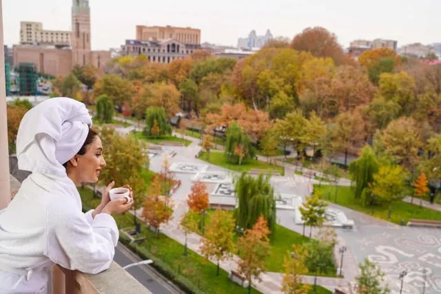  Best Western Plus Congress Hotel Yerevan - picture  : View (from property/room),Photo of the whole room,On site,Property,Room 