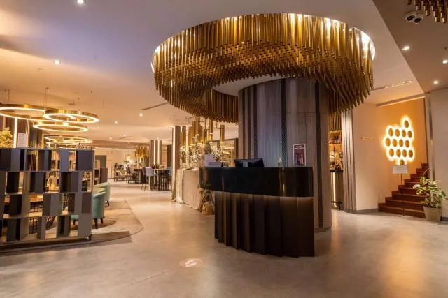  Best Western Plus Congress Hotel Yerevan - picture  : Nearby landmark,Lobby or reception,On site,Property 