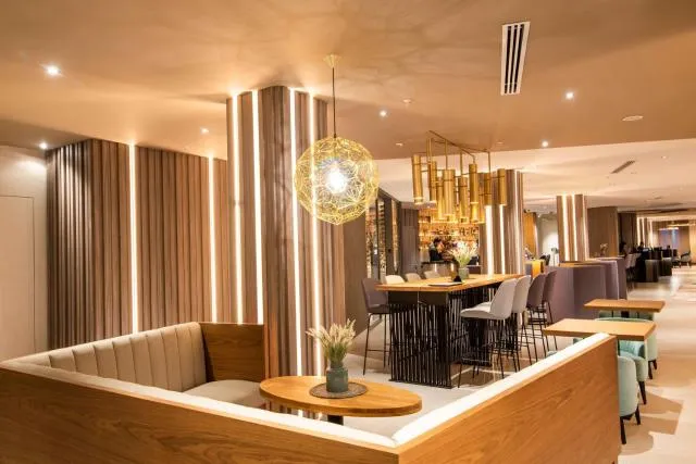  Best Western Plus Congress Hotel Yerevan - picture  : Toilet,Lobby or reception,On site,Property 