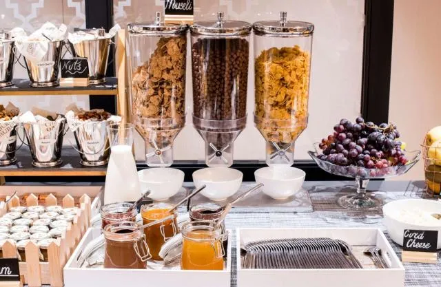  Best Western Plus Congress Hotel Yerevan - picture  : Restaurant/places to eat,Dining area,On site,Breakfast,Property 