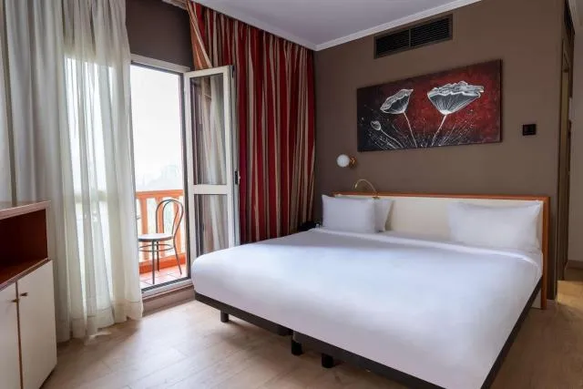  Best Western Plus Congress Hotel Yerevan - picture  : Bed,Photo of the whole room,On site,Room 