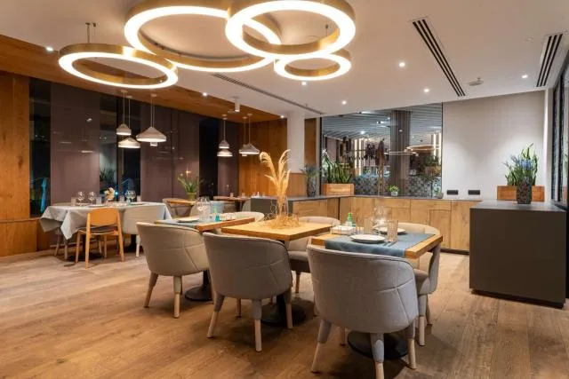  Best Western Plus Congress Hotel Yerevan - picture  : Toilet,Restaurant/places to eat,Dining area,On site,Breakfast,Property 