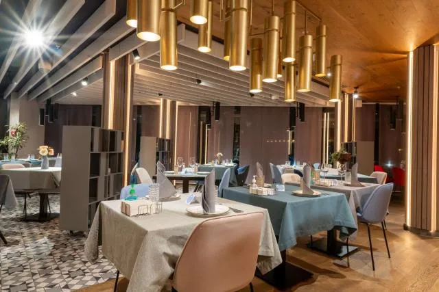  Best Western Plus Congress Hotel Yerevan - picture  : Toilet,Restaurant/places to eat,Dining area,On site,Property 