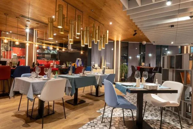  Best Western Plus Congress Hotel Yerevan - picture  : Toilet,Restaurant/places to eat,Dining area,On site,Property 