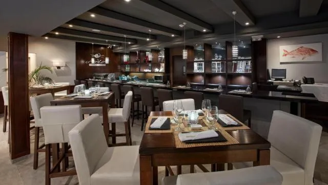  Manchebo Beach Resort and Spa - picture  : Toilet,Restaurant/places to eat,Property 