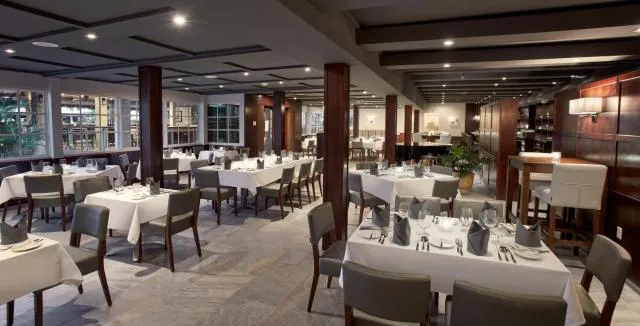  Manchebo Beach Resort and Spa - picture  : Toilet,Restaurant/places to eat,Property 