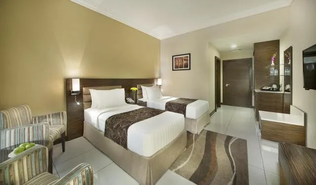  Gateway Hotel - picture  : Photo of the whole room,Room 
