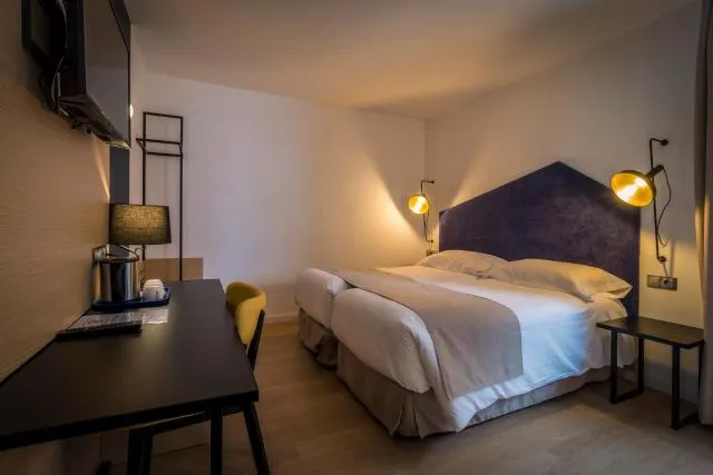  Hotel Roc Meler - picture  : Bed,Bed,Room 