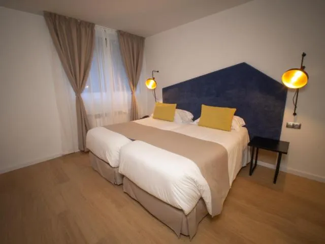  Hotel Roc Meler - picture  : Bed,Bed,Room 