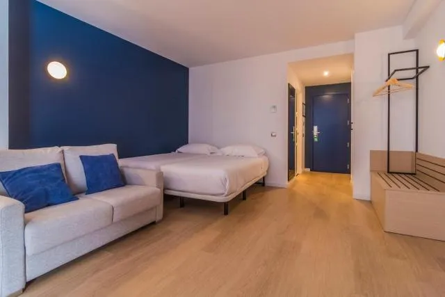  Hotel Roc Meler - picture  : Bed,Living room,Property 