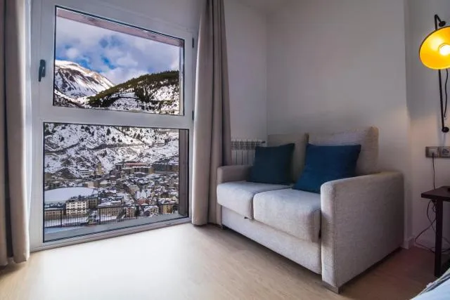  Hotel Roc Meler - picture  : Shower,Mountain view,Property 