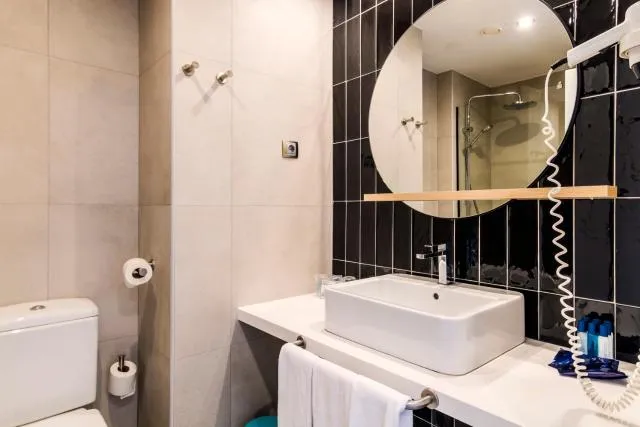  Hotel Roc Meler - picture  : Bathroom,Bathroom,Property 
