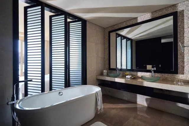  Rixos The Palm Hotel & Suites - Ultra All Inclusive - picture  : Bathroom,Bathroom,Property 
