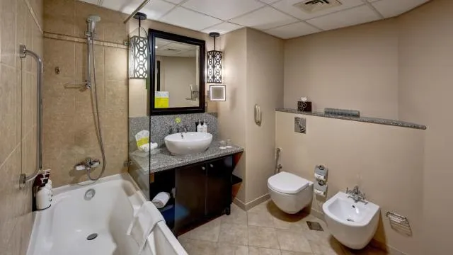  Holiday Inn Dubai Al Barsha, an IHG Hotel - picture  : Bathroom,Bathroom,Property 