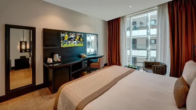  Holiday Inn Dubai Al Barsha, an IHG Hotel - picture  : TV/entertainment centre,Bed,Bedroom,Property 