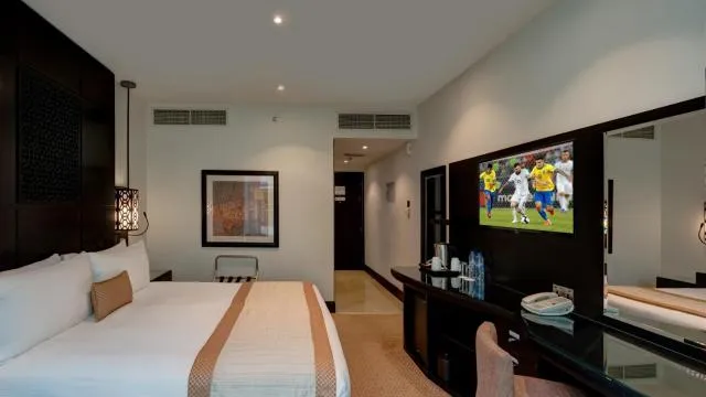  Holiday Inn Dubai Al Barsha, an IHG Hotel - picture  : TV/entertainment centre,Bedroom,Property 