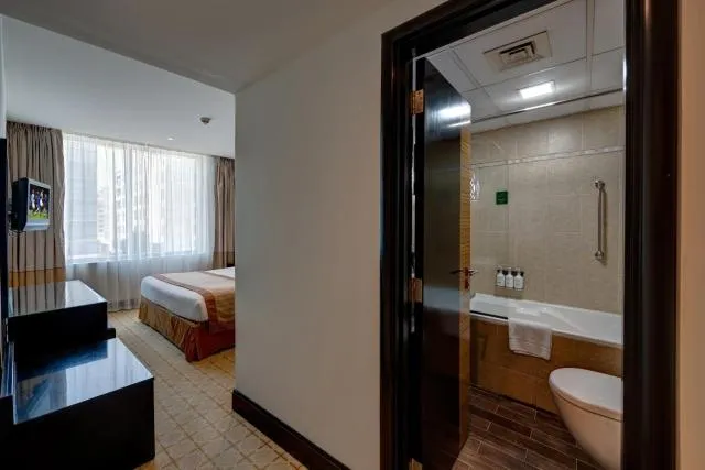  Holiday Inn Dubai Al Barsha, an IHG Hotel - picture  : Bathroom,Bedroom,Property 